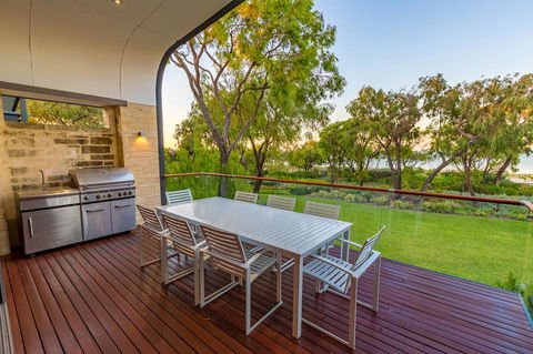 Aqua Resort Busselton - Mackay Tourism 3