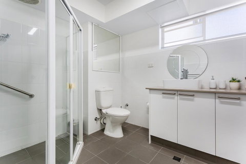 Laman Lodge, Unit 2, 15 Laman Street - Mackay Tourism 11