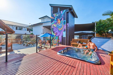 Nomads Byron Bay Backpackers - Mackay Tourism 5