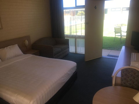Junee Motor Inn - Mackay Tourism 0