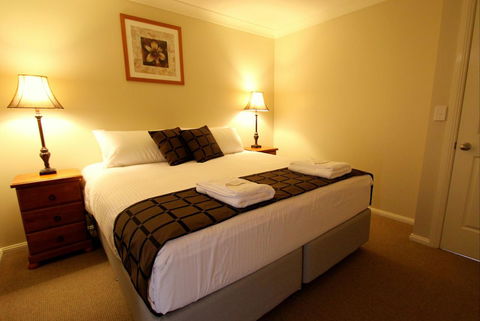 Colonial Court Villas - Mackay Tourism 24