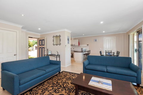 Colonial Court Villas - Mackay Tourism 20