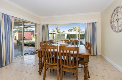 Colonial Court Villas - Mackay Tourism 15