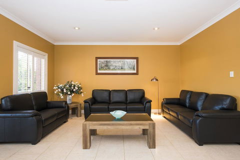 Colonial Court Villas - Mackay Tourism 16