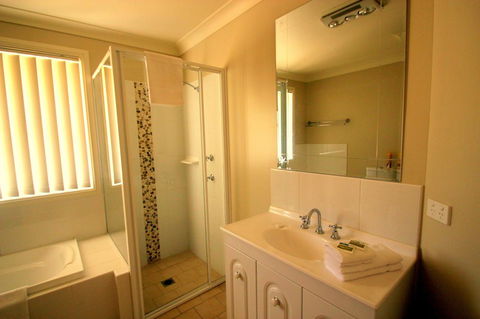 Colonial Court Villas - Mackay Tourism 29