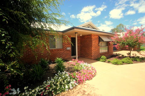 Colonial Court Villas - Mackay Tourism 21