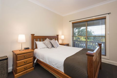 Colonial Court Villas - Mackay Tourism 12
