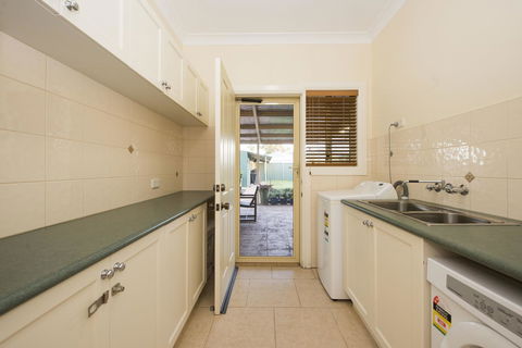 Colonial Court Villas - Mackay Tourism 7