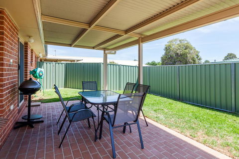 Colonial Court Villas - Mackay Tourism 0