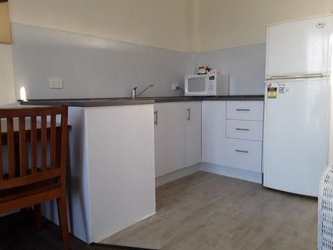 Narooma Golfers Lodge - Mackay Tourism 1