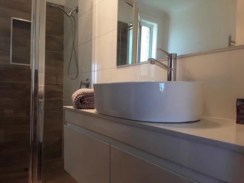 Narooma Golfers Lodge - Mackay Tourism 24