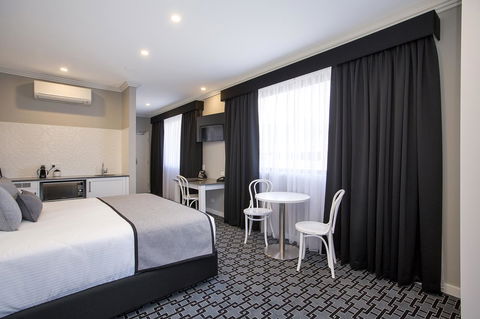 CH Boutique Hotel & Apartments, Ascend Hotel Collection - Mackay Tourism 3