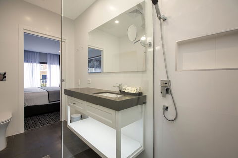 CH Boutique Hotel & Apartments, Ascend Hotel Collection - Mackay Tourism 11