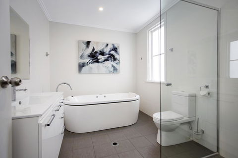 CH Boutique Hotel & Apartments, Ascend Hotel Collection - Mackay Tourism 20