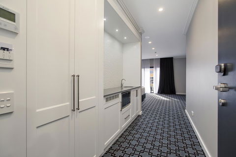 CH Boutique Hotel & Apartments, Ascend Hotel Collection - Mackay Tourism 6