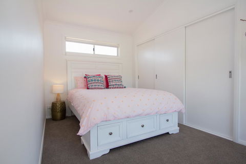 Stay In Mudgee The Grove, The Church, And Premium Private Homestead - Mackay Tourism 5