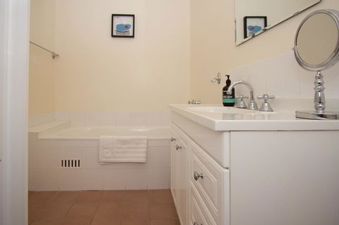 Stay In Mudgee The Grove, The Church, And Premium Private Homestead - Mackay Tourism 34