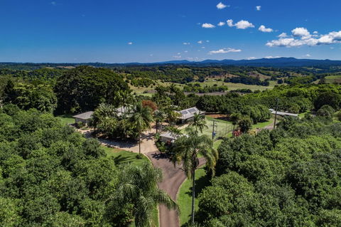 Byron Hinterland Villas - Mackay Tourism 12