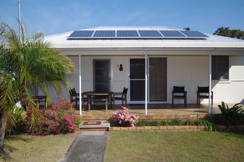 Fleur Cottage, 7 Willow Street - Mackay Tourism 4