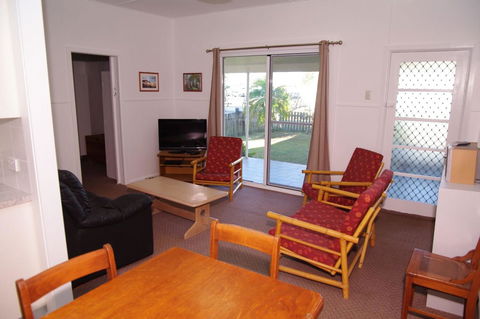 Fleur Cottage, 7 Willow Street - Mackay Tourism 6