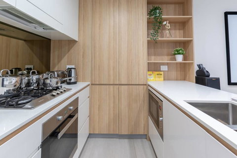 Japanese Style Waterfront Apt Wt Rooftop Pool - Mackay Tourism 13