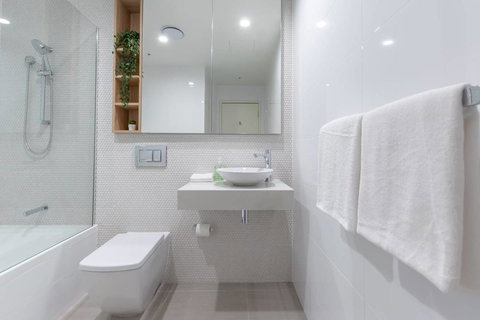 Japanese Style Waterfront Apt Wt Rooftop Pool - Mackay Tourism 19