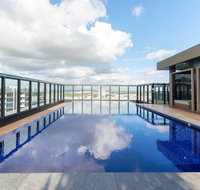 Japanese Style waterfront apt wt rooftop pool - Mackay Tourism