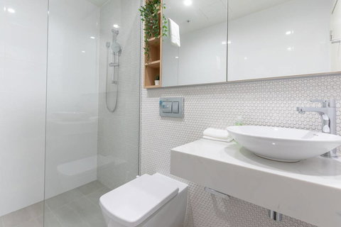 Japanese Style Waterfront Apt Wt Rooftop Pool - Mackay Tourism 12