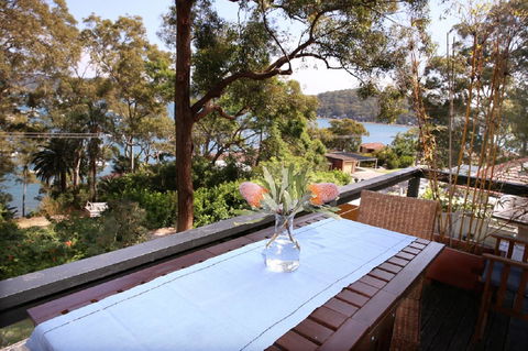 Refuge Cove On Pittwater - Mackay Tourism 4