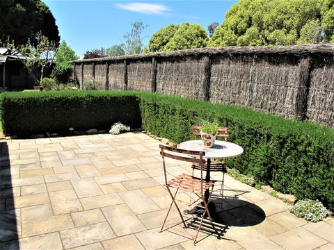 Apple Tree Cottage - Mackay Tourism 22