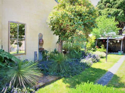 Apple Tree Cottage - Mackay Tourism 23