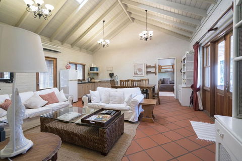 Thistle Hill Guesthouse - Walk To Many Wineries And Restaurants - Mackay Tourism 34