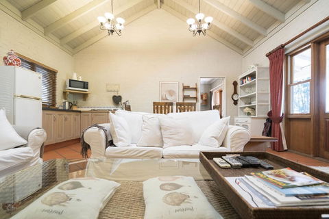 Thistle Hill Guesthouse - Walk To Many Wineries And Restaurants - Mackay Tourism 29