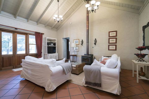 Thistle Hill Guesthouse - Walk To Many Wineries And Restaurants - Mackay Tourism 31