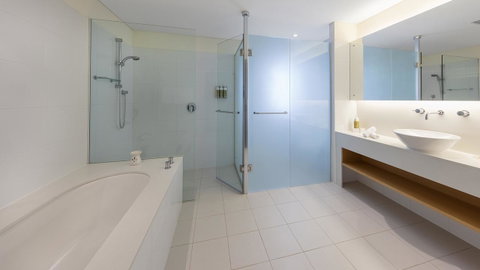 Oaks Cypress Lakes Resort - Mackay Tourism 7