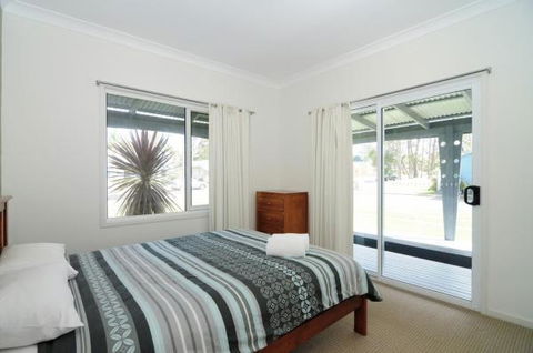 Huskisson Holiday Motel Cabins - Mackay Tourism 28