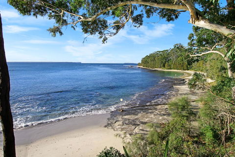 Huskisson Holiday Motel Cabins - Mackay Tourism 7