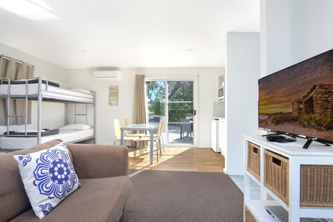 Huskisson Holiday Motel Cabins - Mackay Tourism 1