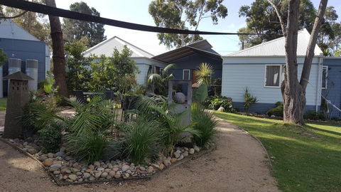 Huskisson Holiday Motel Cabins - Mackay Tourism 33