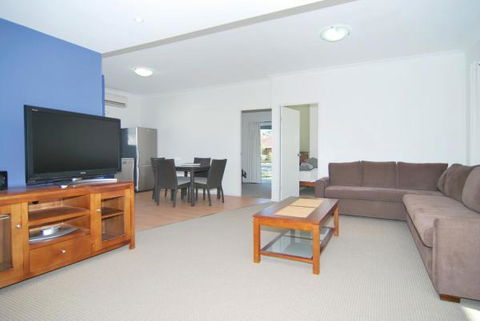 Huskisson Holiday Motel Cabins - Mackay Tourism 27