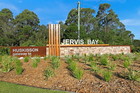 Huskisson Holiday Motel Cabins - Mackay Tourism 23
