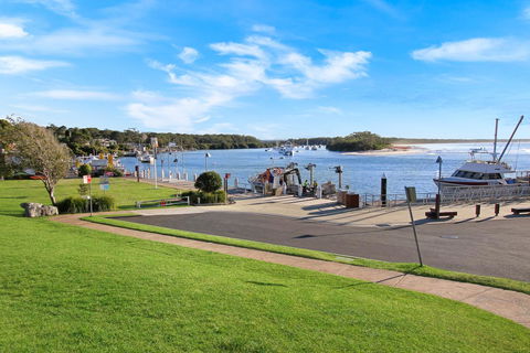 Huskisson Holiday Motel Cabins - Mackay Tourism 4