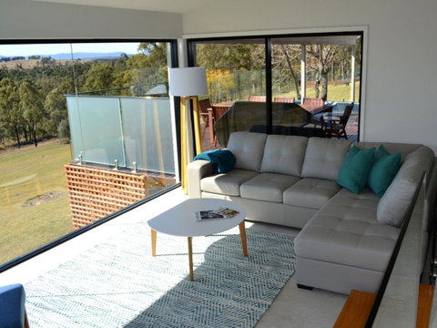 Wine Country Villas - Mackay Tourism 0