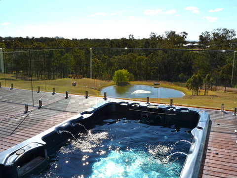 Wine Country Villas - Mackay Tourism 9