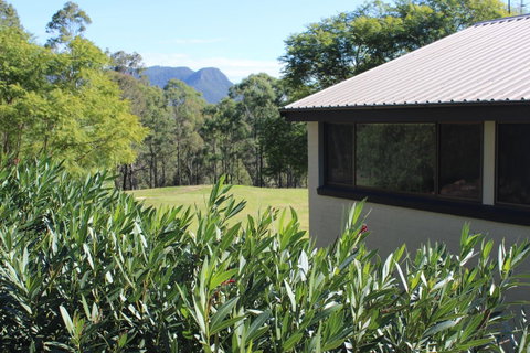 Wine Country Villas - Mackay Tourism 30