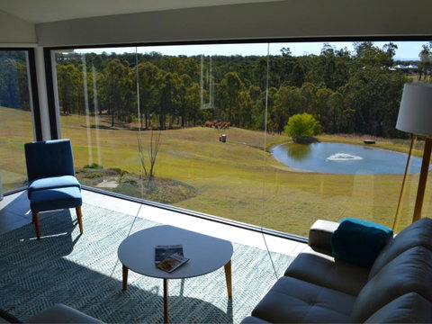 Wine Country Villas - Mackay Tourism 1