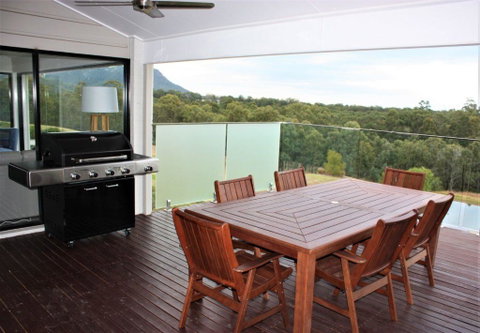 Wine Country Villas - Mackay Tourism 4