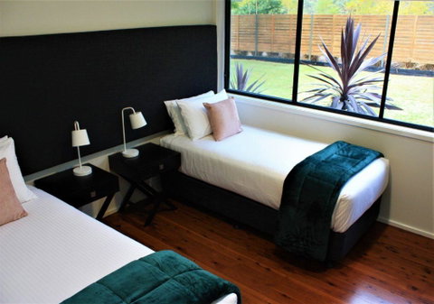 Wine Country Villas - Mackay Tourism 5