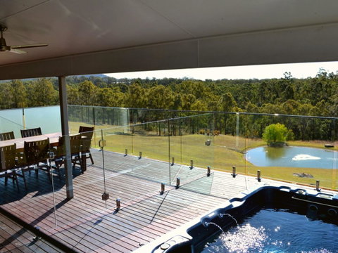 Wine Country Villas - Mackay Tourism 11