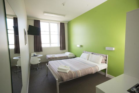 YHA Sydney Harbour - Mackay Tourism 2